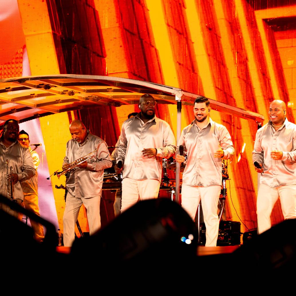 Shakira y el Grupo Niche cantaron <i>Sin sentimiento</i> en los conciertos de la barranquillera el pasado sábado y domingo en Cali. FOTO Cortesía Grupo Niche.