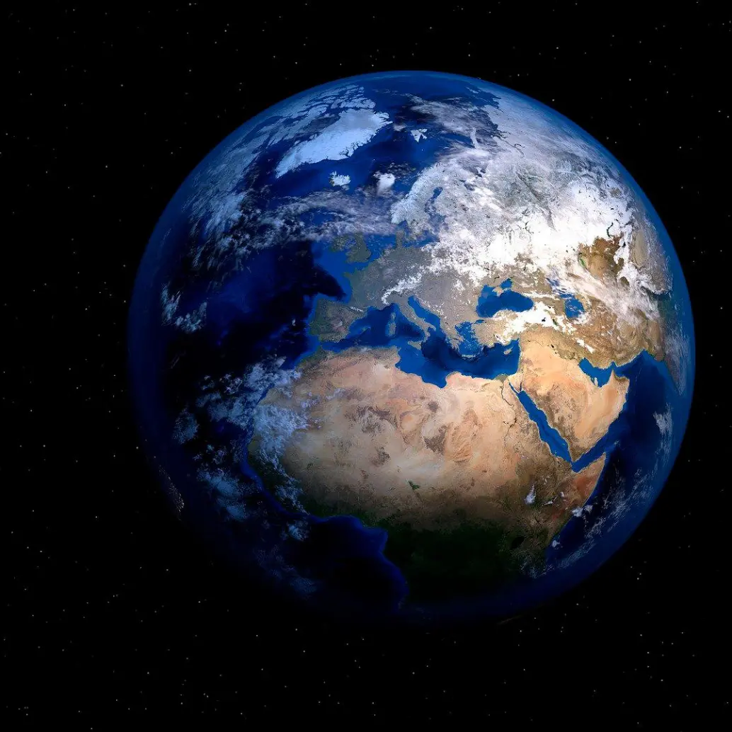 La aceleración de la rotación de la Tierra en 2025 reducirá la duración de los días en milisegundos, un fenómeno que revela el dinamismo del planeta. FOTO Pixabay