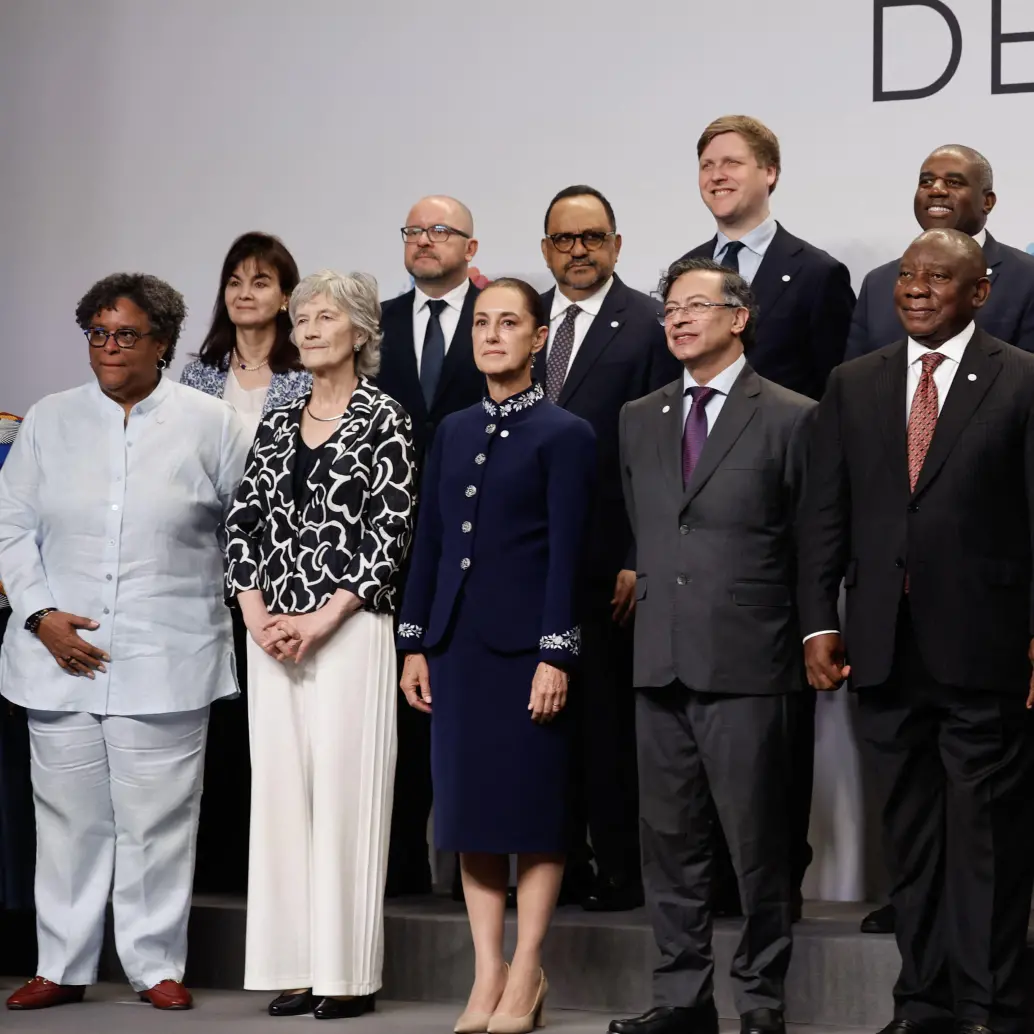 El gobernante socialista español congregó en Barcelona a dirigentes internacionales como el brasileño Luiz Inácio Lula da Silva, la mexicana Claudia Sheinbaum, el sudafricano Cyril Ramaphosa o el colombiano Gustavo Petro. FOTO: AFP.