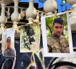 Con fotos y velas, en San Cristóbal pidieron ayuda para dar con el paradero de más de 30 jóvenes paisas desaparecidos en la guerra Rusia-Ucrania. Foto: cortesía.