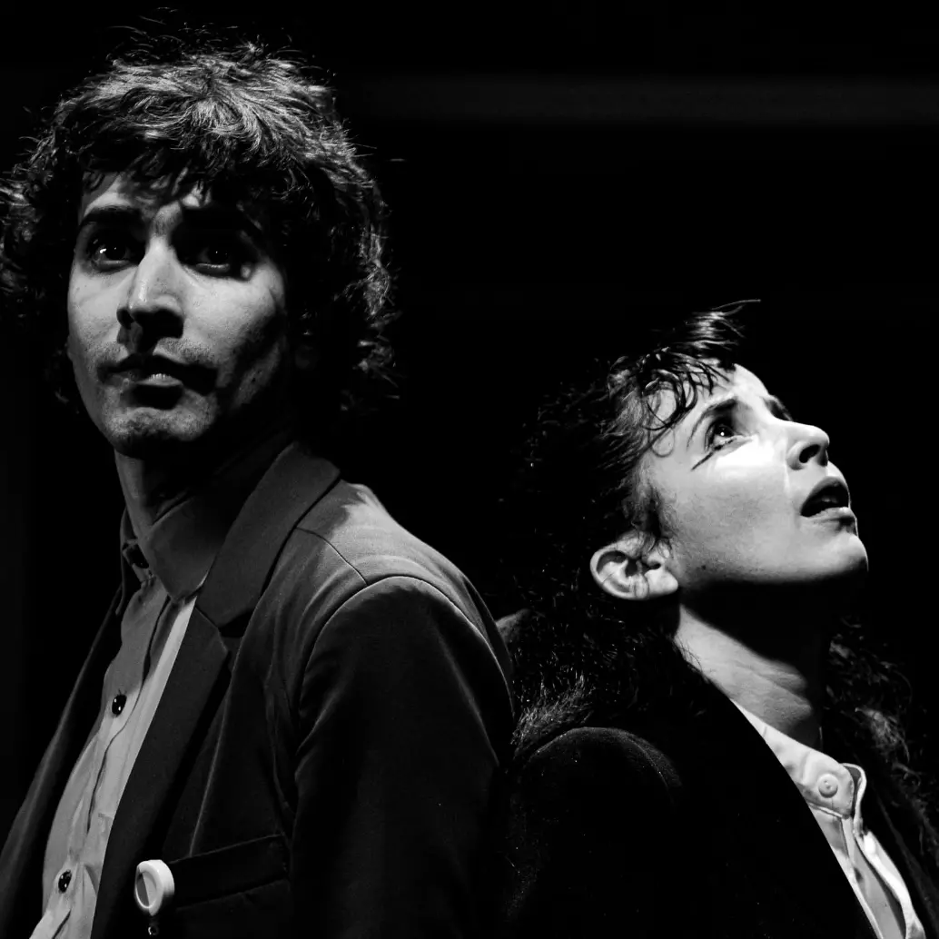 Emmanuel Restrepo y Alejandra Chamorro protagonizan Goodbye, obra que se presentará hoy en el Teatro Comfama. FOTO Cortesía