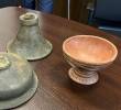Las cinco piezas de cerámica precolombina devueltas a la Embajada de Colombia en Madrid. FOTO Colprensa