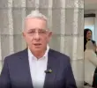 Aunque inicialmente había dicho que su asistencia a la ceremonia no estaba confirmada por razones “personales” y de “seguridad”, en la mañana de este viernes el exmandatario aterrizó en Cali para asistir al acto de posesión. FOTO: Tomada de video.