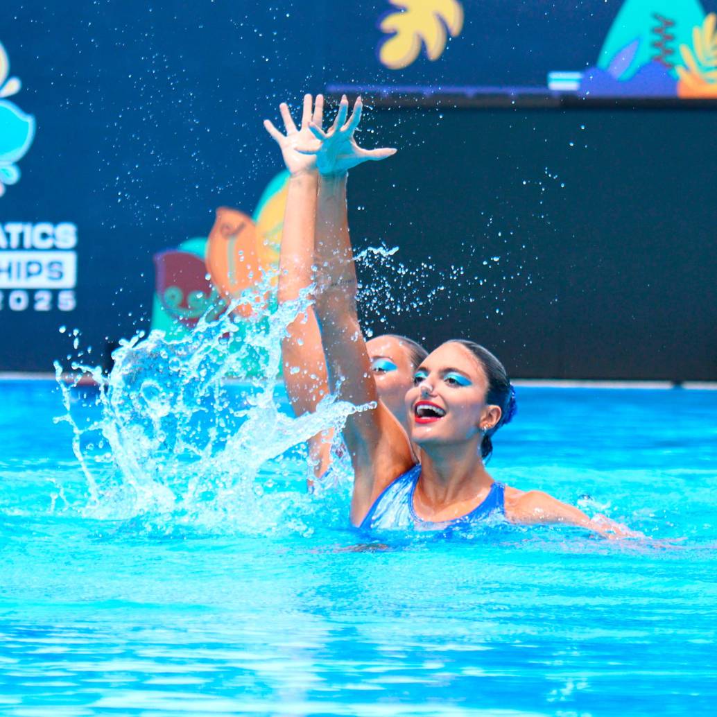 El equipo femenino de natación artística buscaba un lugar en el podio en las competencias que se disputaban, anoche, al cierre de esta edición. <span class="mln_uppercase_mln">FOTO</span>: Camilo Suárez