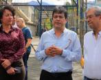 El alto Comisionado para la Paz, Danilo Rueda, en el centro. A los lados, los futuros miembros de la delegación del Gobierno para la paz urbana en Medellín, Isabel Zuleta y Jorge Mejía. FOTO jaime pérez