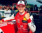 Mick Schumacher tiene 23 años. En Mercedes espera seguir progresando para sostenerse en la Fórmula Uno. FOTO AFP