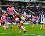 Yerry Mina fue una de las figuras del Everton en el triunfo sobre el Brhgton. Con esa victoria, los “Toffes” salieron de la zona de descenso a la segunda división inglesa. FOTO: TOMADA DEL TWITTER DE @golesendir_