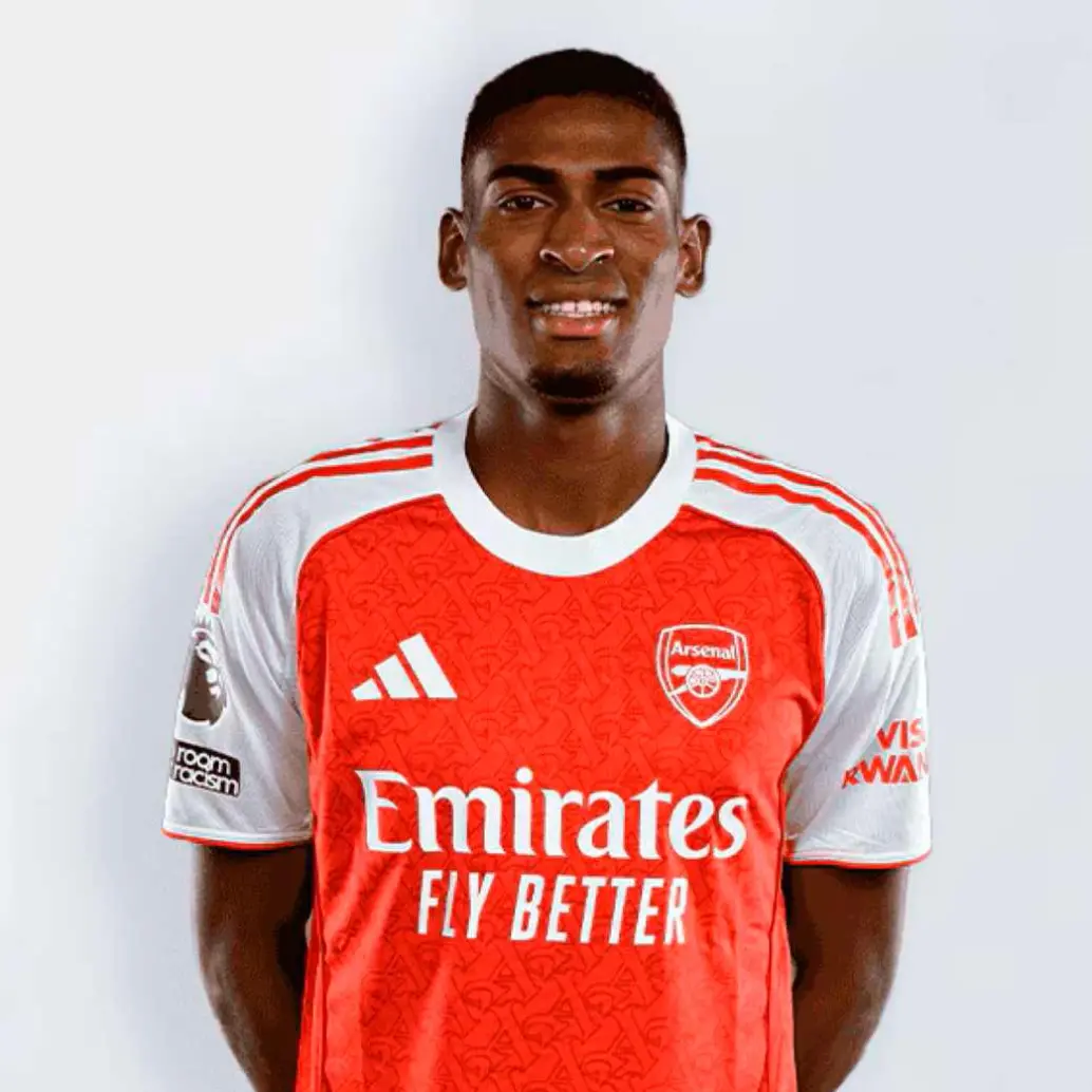 El colombo-español Christian Mosquera debutó en Champions League con Arsenal, en la victoria como visitante en Bilbao. FOTO @ArsenalEspanol