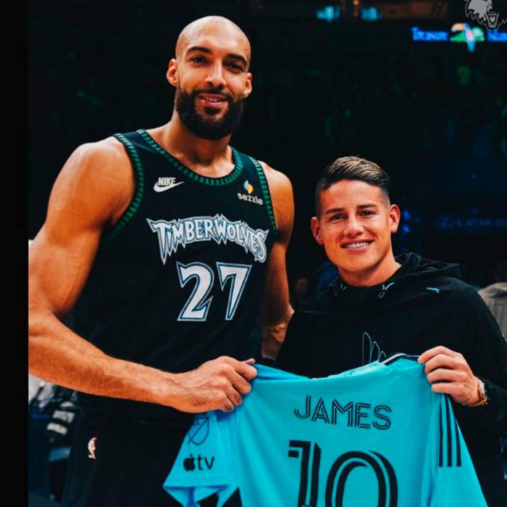 James junto al basquetbolista francés, Rudy Gobert-Bourgarel, quien juega en los Timberwolves, compartiendo antes del duelo de la NBA. FOTO TOMADA X@Timberwolves