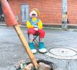 Vecinos de Itagüí improvisan para evitar accidentes en tremendo hueco
