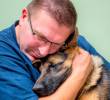 Perros de apoyo en funerales: cómo ayudan en el duelo
