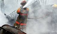 Imagen de referencia de un grupo de bomberos apagando un incendio. FOTO: EL COLOMBIANO