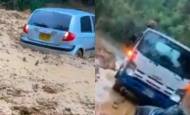 Los vehículos fueron arrastrados durante varios metros debido a la fuerza de las lluvias. Foto: Captura de video