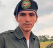 Andrey Avendaño, izquierda, es el cabecilla del Frente 33 de las disidencias de las Farc en Catatumbo. FOTO CAPTURA DE PANTALLA