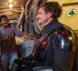 Pedro Pascal durante su visita a <i>Star Wars: Galaxy’s Edge</i> en Disneyland. FOTO redes sociales