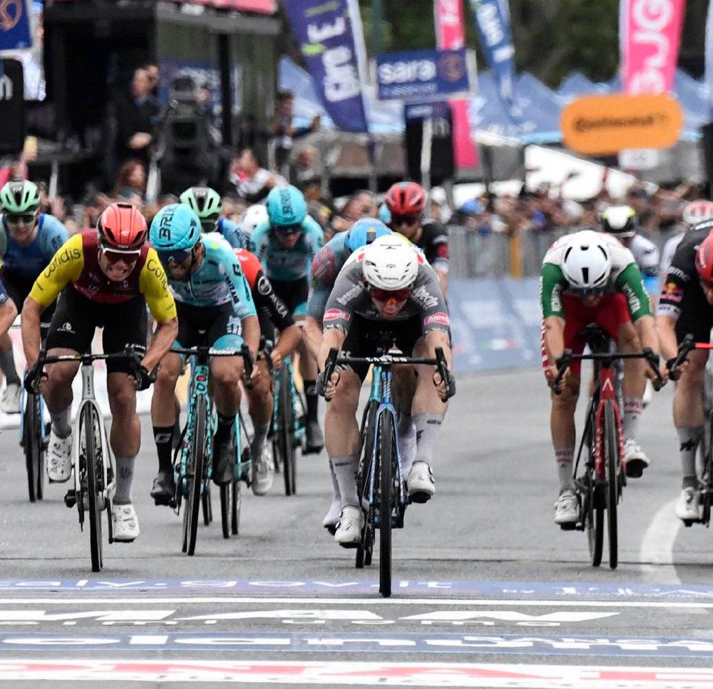 Groves (centro) logró su segundo personas en su historial en el Giro. FOTO: X-GIRO DE ITALIA