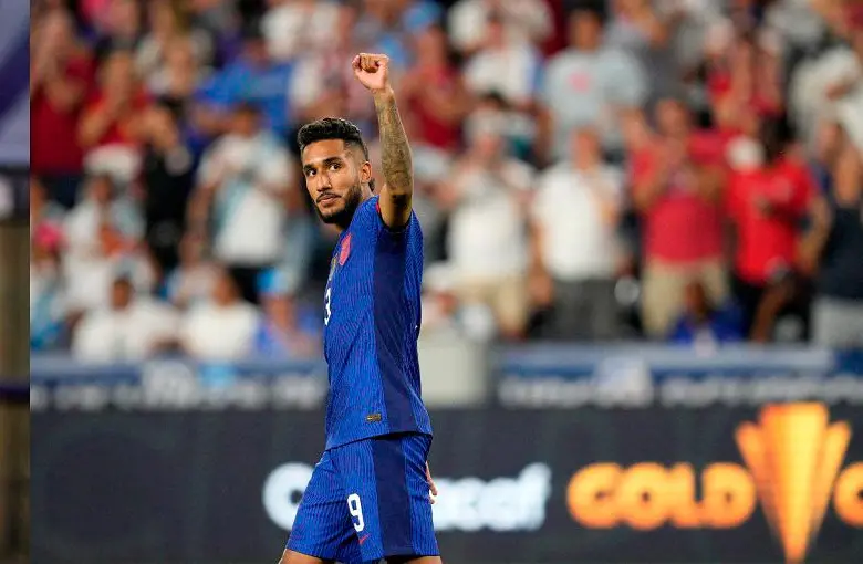 Julián Quiñones (México), Jesús Ferreira (Estados Unidos) y Jonathan Osorio (Canadá), tres colombianos con raíces colombianas que esperan estar en el Munudial-2026. FOTOS GETTY