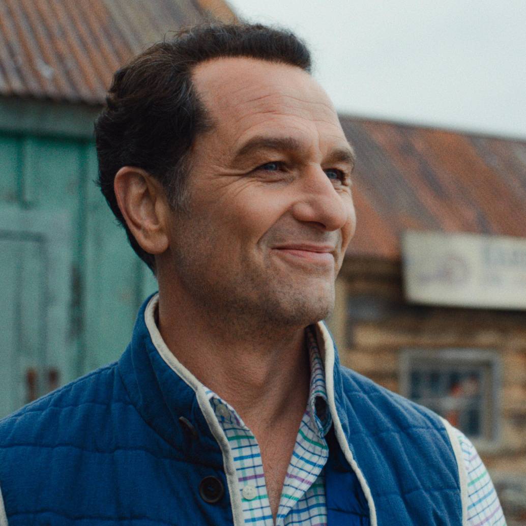 Mathew Rhys es el protagonista y productor de “La maldición de Widow’s Bay”. FOTO Cortesía Apple TV