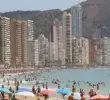 Con más de 80 rascacielos y 90.000 camas hoteleras, Benidorm se consolidó como epicentro del turismo de masas en España, ganándose el apodo de “Beniyork”. Getty Images.