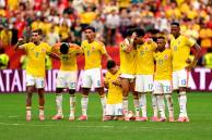 Los jugadores durante la serie de penales ante Suiza en la definición del paso a los cuartos de lugar del Mundial de Norteamérica. FOTO GETTY 