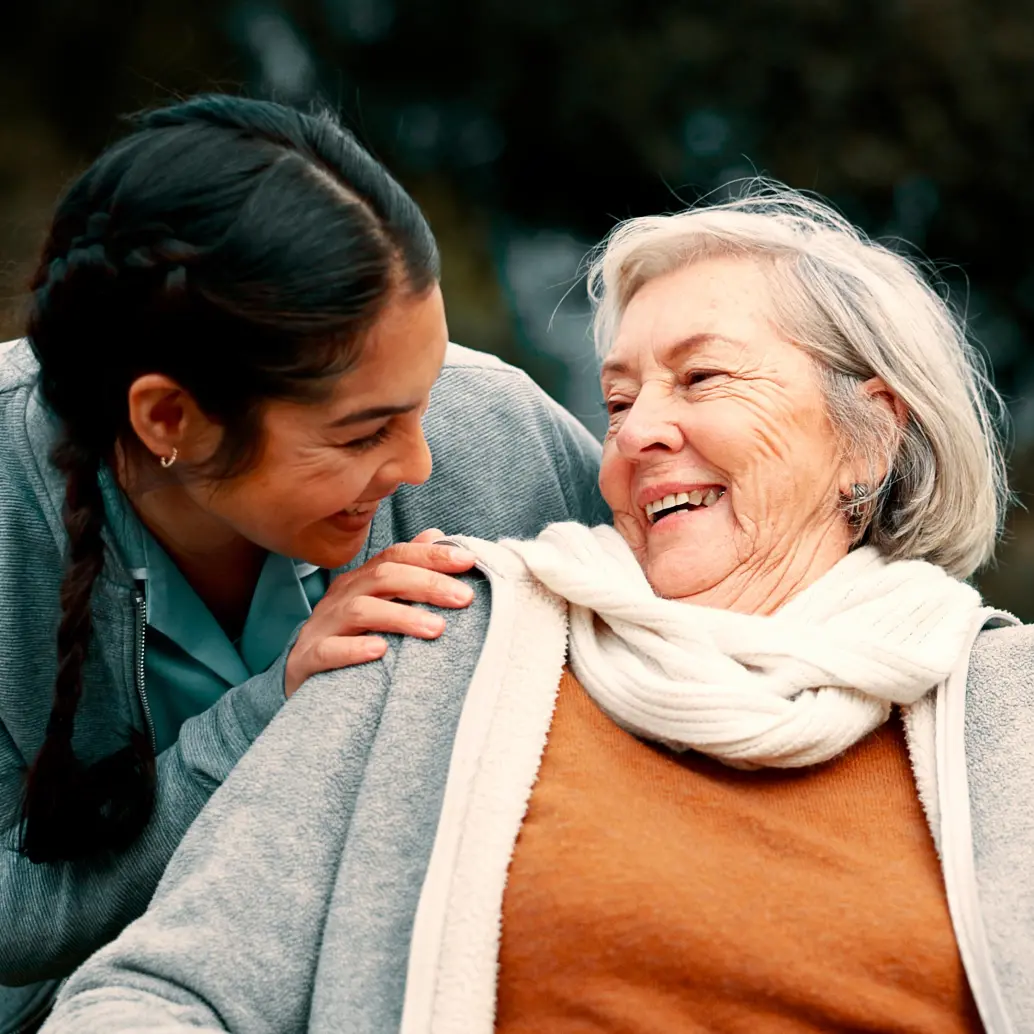 La conversación, según expertos, ayuda a que la persona adulta mayor le dé sentido a su vida y se sienta incluida. Escuchar y ser escuchado puede hasta tener un efecto terapéutico. <b><span class="mln_uppercase_mln"> </span></b>FOTO<b><span class="mln_uppercase_mln"> GETTY</span></b>