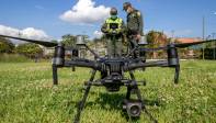 Los drones fueron alquilados por al alcaldía de Envigado, pero la Policía es la encargada de operarlos. Foto Juan Antonio Sánchez Ocampo