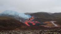 Desde el viernes se registró el torrente de lava que recorre una zona deshabitada a 40 kilómetros de Reikiavik. Foto: EFE