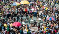 Los artistas animaron las marchas en Medellín. FOTO: Julio César Herrera