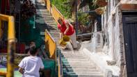 Los habitantes esperan que un día llegue allí otra etapa de las escaleras eléctricas, porque también han sufrido las misma dificultades que en el barrio Las Independencias. FOTO: CARLOS VELÁSQUEZ