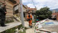 La Policía hace presencia para acompañar a los habitantes del sector. Foto: Edwin Bustamante .