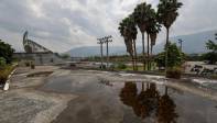 En agua se estanca en la terraza y posteriormente se filtra al interior de las canchas de squash. Foto: MANUEL SALDARRIAGA QUINTERO.