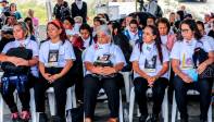 Familiares de los desaparecidos estuvieron presentes ayer en el evento simbólico que dio inicia a la búsqueda. Foto: Jaime Pérez