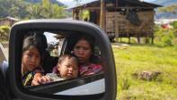 Muchas familias indígenas regresan voluntariamente a sus resguardos pero la mayoría prefieren quedarse en la ciudad que según ellos les proporcionan más facilidades de vida. Foto: MANUEL SALDARRIAGA QUINTERO. 