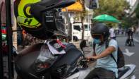 Esta reglamentación se aplicará a quienes se movilicen en alguna de los más de nueve millones de motos que hay registradas en Colombia. Foto: Edwin Bustamante.