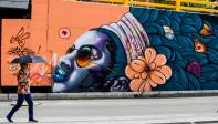Trece artistas urbanos y colectivos artísticos de Medellín pintaron murales en los bajos del nuevo puente de la calle San Juan con la 80. Fotos Julio César Herrera.