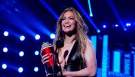 Jennifer López fue uno de los rostros más reconocidos en la ceremonia y se quedó con el MTV Generation Award Foto: Getty