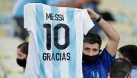 Un aficionado de Argentina, agradece a Messi por el nuevo titulo. Foto: EFE