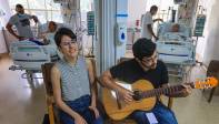 El dúo lo conforman: María José Sánchez de 22 años y Anderson Medina Ríos de 25, ellos cantan y tocan la guitarra. Foto: MANUEL SALDARRIAGA QUINTERO.