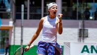 La joven de 20 años de edad expuso su mejor tenis y dejó sin opciones a la raqueta extranjera Laura Pigossi. FOTO. Jaime Pérez