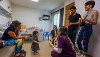 Con los niños, María José y Anderson y las trabajadoras sociales hacen talleres musicales y otras actividades para alegrar a los infantes Foto: MANUEL SALDARRIAGA QUINTERO.