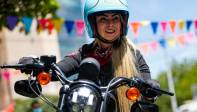 Susana Ferrer disfrutó del desfile su moto Harley Davidson. Foto: Manuel Saldarriaga Quintero.