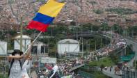La movilización en Medellín recorrió varias comunas. FOTO: Manuel Saldarriaga