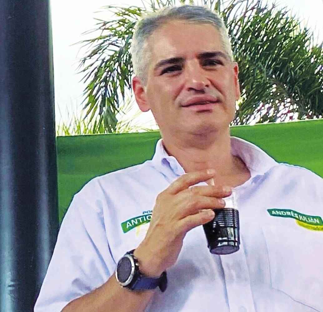 Fuentes cercanas al partido Centro Democrático hablan de marcadas diferencias entre Uribe y Rendón. <b><span class="mln_uppercase_mln"> </span></b>FOTO<b><span class="mln_uppercase_mln"> redes sociales</span></b>