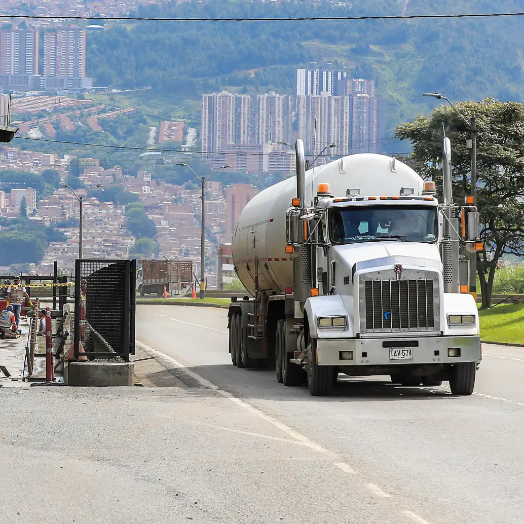Este año el transporte de carga por carretera ha movido 126,1 millones de toneladas de diversos productos. FOTO EL COLOMBIANO