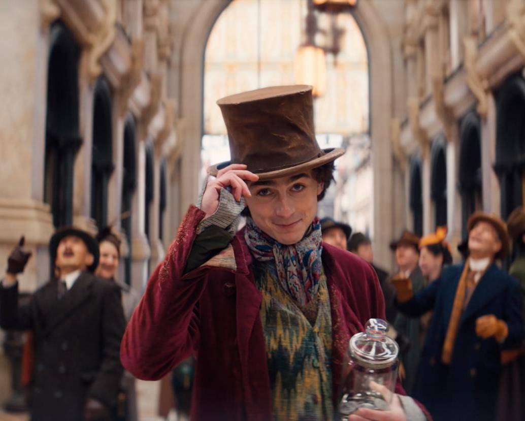 El jóven actor Timothée Chalamet interpreta a Wonka en esta nueva versión de la historia que llega al cine. FOTO Cortesía Warner Bros.