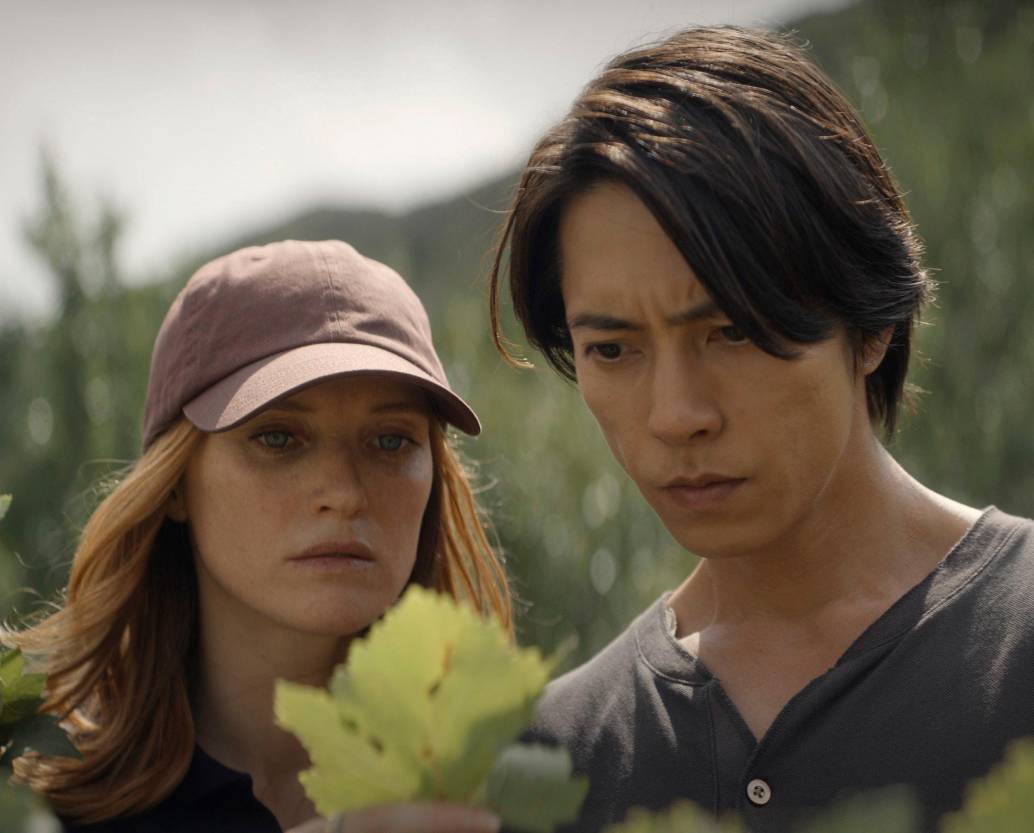 Fleur Geffrier y Tomohisa Yamashita, los protagonistas de <i>Las gotas de Dios. </i>FOTO Cortesía Apple TV