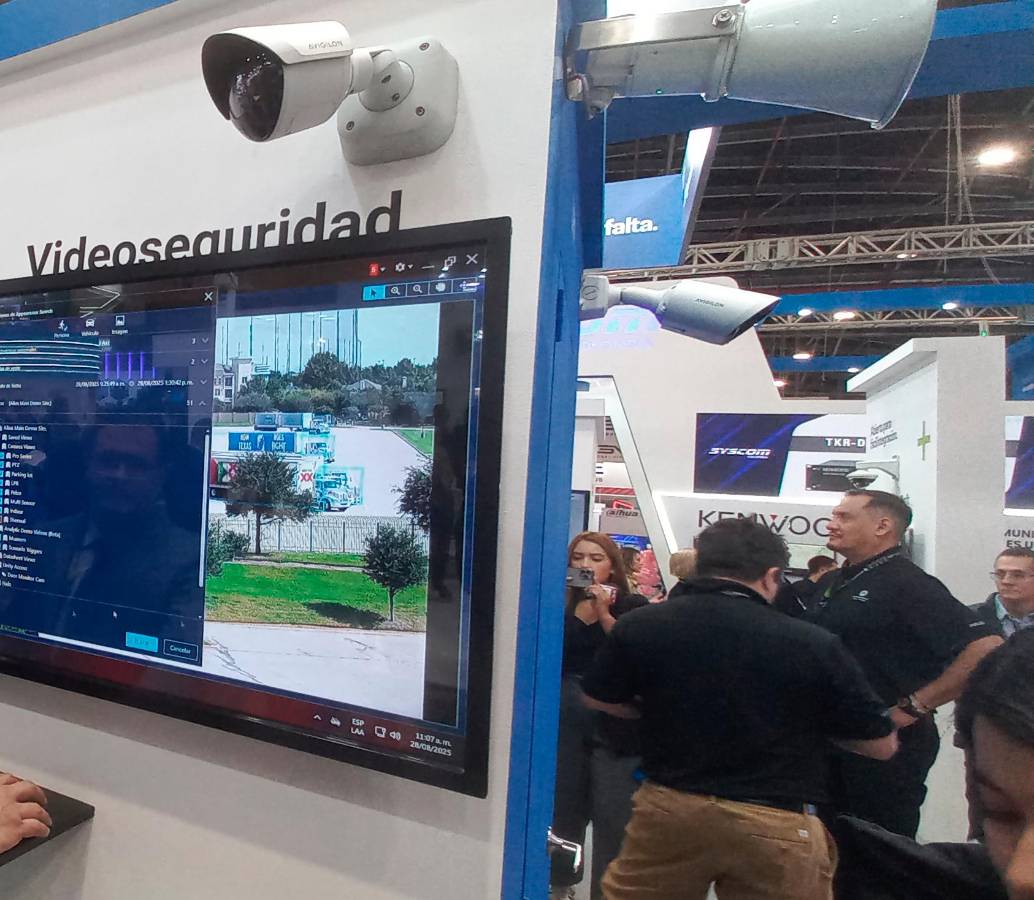 El perro robot, presentado por la empresa Iatech Robotics, tiene un valor aproximado de $105 millones de pesos (más IVA).