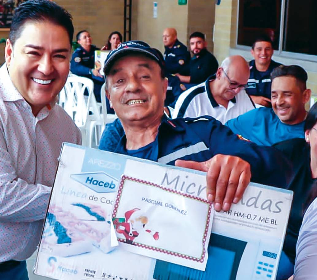 Misael Cadavid ha sido jefe de los bomberos de Itagüí por muchos años. Su padre también lo fue y la estación de ese municipio lleva su nombre. FOTO: REDES SOCIALES