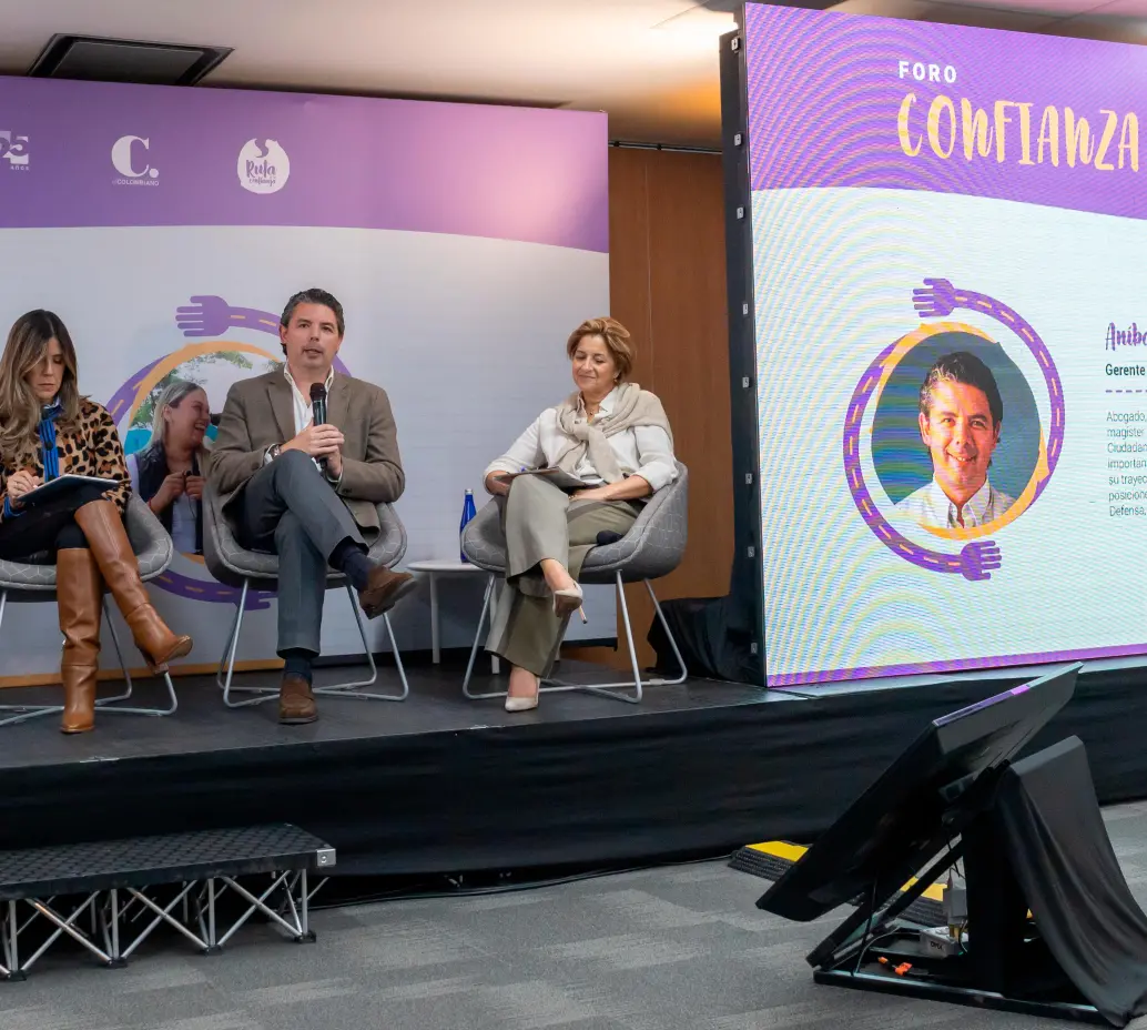 Panel “Transformar las relaciones, desafíos y alternativas para el desarrollo regional”. Fotos: cortesía. 