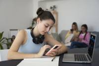 Un estudio de Common Sense Media concluyó que las protecciones de ChatGPT para menores no funcionan de manera fiable y calificó la herramienta de “riesgo inaceptable”. FOTO Europa Press